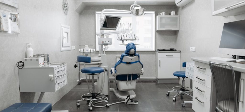 What should you consider when choosing a dental clinic in Turkey?